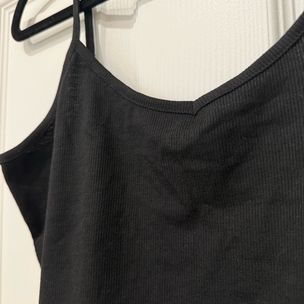Black Rib-Knit Cropped Cami Top - Picture 3 of 6